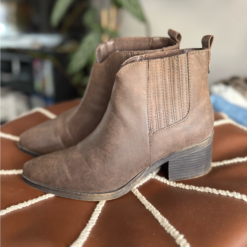 DUNES Vegan Leather Ankle Boots - Size 7.5